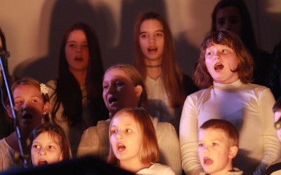 »POD STREHO« TUDI 3. DOBRODELNI KONCERT IN ADVENTNA TRŽNICA